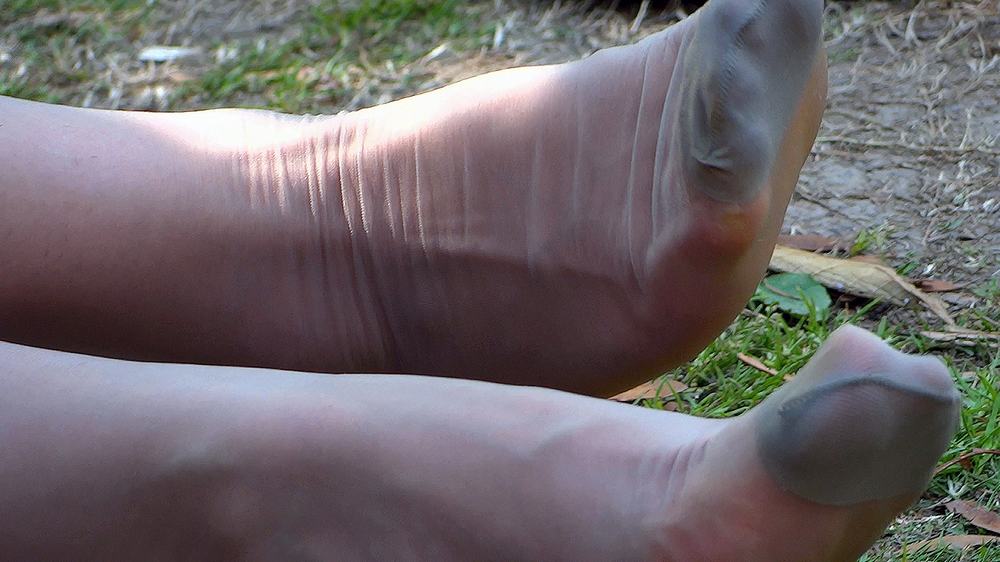 ͵�Ĳݵ���Ů�Ӿ�����˿���[(002917)16-42-52].JPG