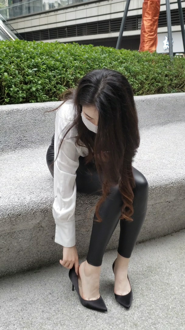 ��ɫ�߸�Ь��Ů.mp4_20210510_220314.543~1.jpg