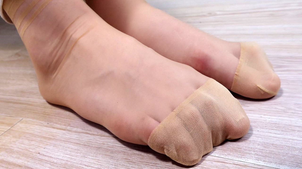 ��Sexy Asian Girls Feet��Xuanxuan ��2��[(005528)11-35-58].JPG