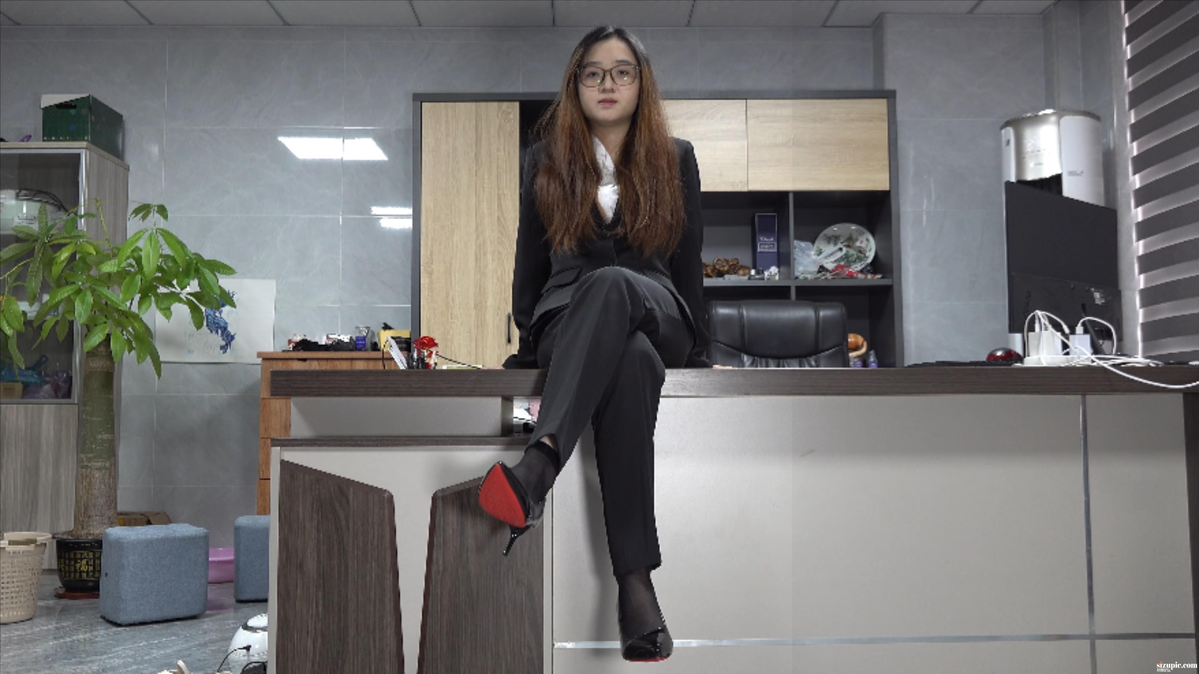 �칫����Ա�褴��Ϻ�˿չʾ����20����.mp4_20251016_101654106.jpg