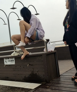 �ϰ��İ�����Ů��Ь����Ķ���������[02:04]