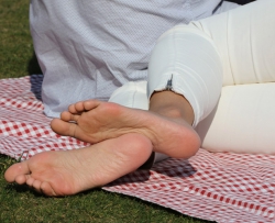 �������ŵľ�ͷ����Ů������Ь�ڲݵ�����������ƻ��治�� ������ 28P