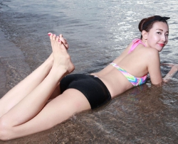 ���ٸ�����֮�� ���ϸ���һ˫�ǸеĴ��Ѿ [74p] CZZJY-R159