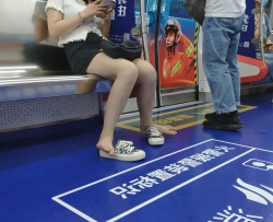 ����������Ů��Ь©��[03:04]
