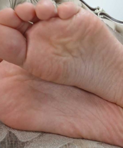 Yangqianqian showing her sexy little feetʮ��